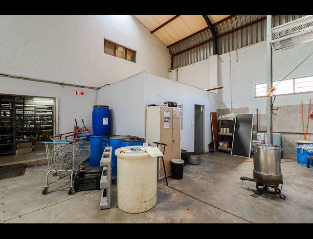 2,266M² BUILDING FOR SALE IN DEVLAND